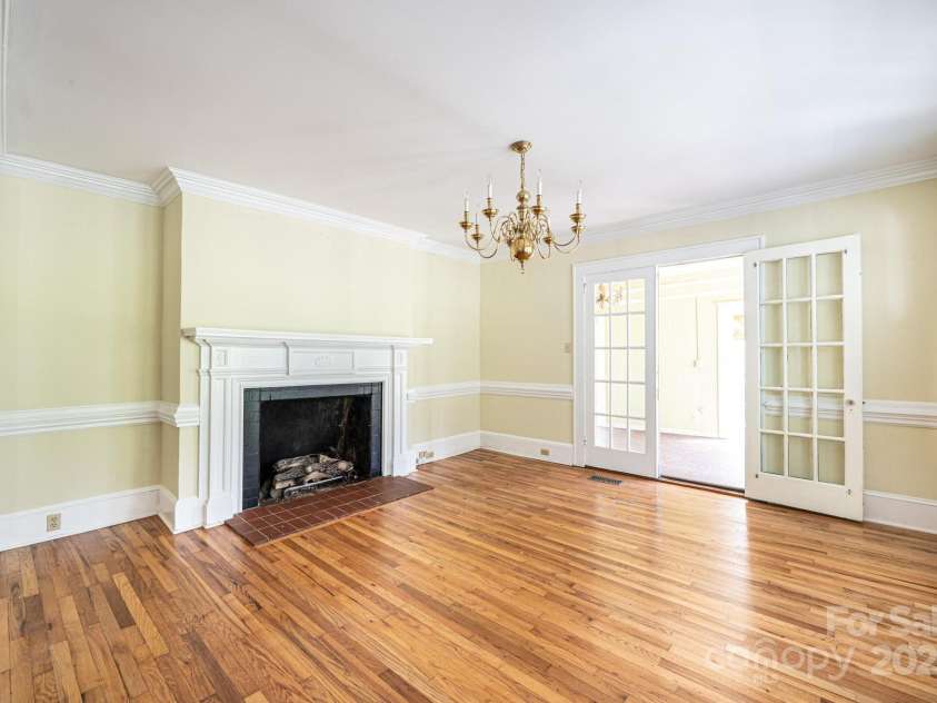 1010 College Avenue, Lenoir, NC 28645.  MLS# CAR4274610, YatesRealty ID 22052. 