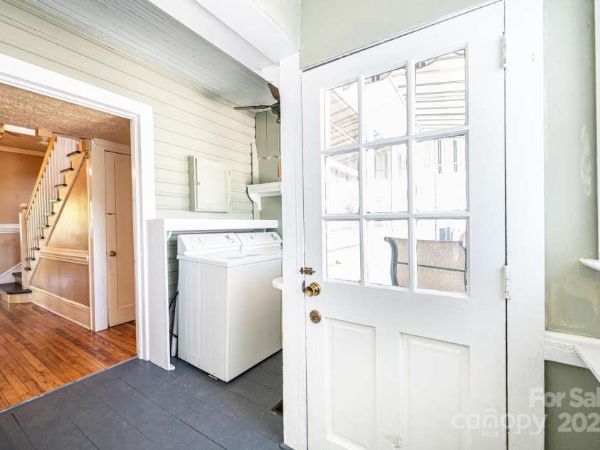 1010 College Avenue, Lenoir, NC 28645.  MLS# CAR4274610, YatesRealty ID 22052. 