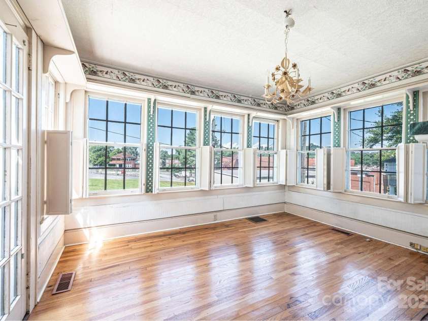 1010 College Avenue, Lenoir, NC 28645.  MLS# CAR4274610, YatesRealty ID 22052. 