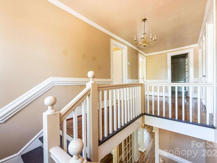 1010 College Avenue, Lenoir, NC 28645.  MLS# CAR4274610, YatesRealty ID 22052. 