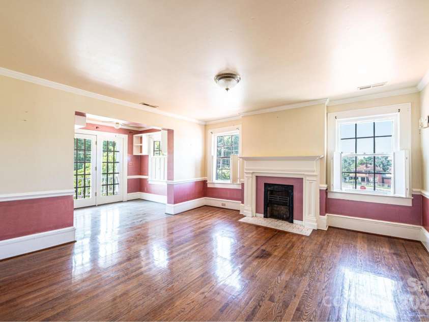 1010 College Avenue, Lenoir, NC 28645.  MLS# CAR4274610, YatesRealty ID 22052. 