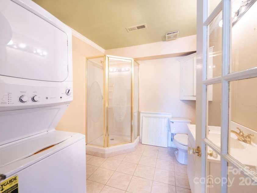 1010 College Avenue, Lenoir, NC 28645.  MLS# CAR4274610, YatesRealty ID 22052. 