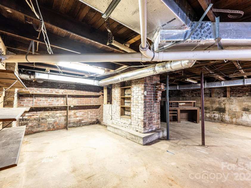 1010 College Avenue, Lenoir, NC 28645.  MLS# CAR4274610, YatesRealty ID 22052. 