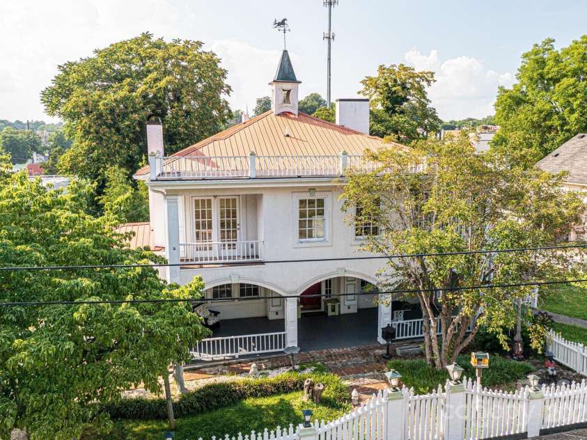 1010 College Avenue, Lenoir, NC 28645.  MLS# CAR4274610, YatesRealty ID 22052. 