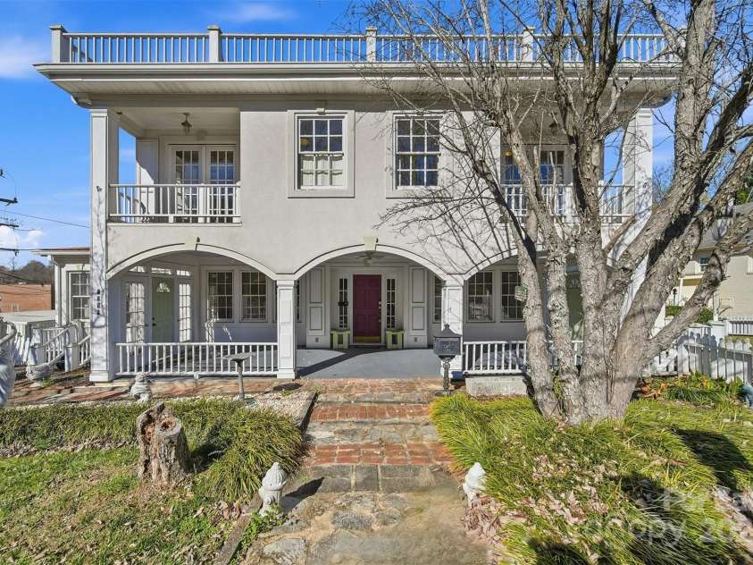 1010 College Avenue, Lenoir, NC 28645.  MLS# CAR4322808, YatesRealty ID 22052. 