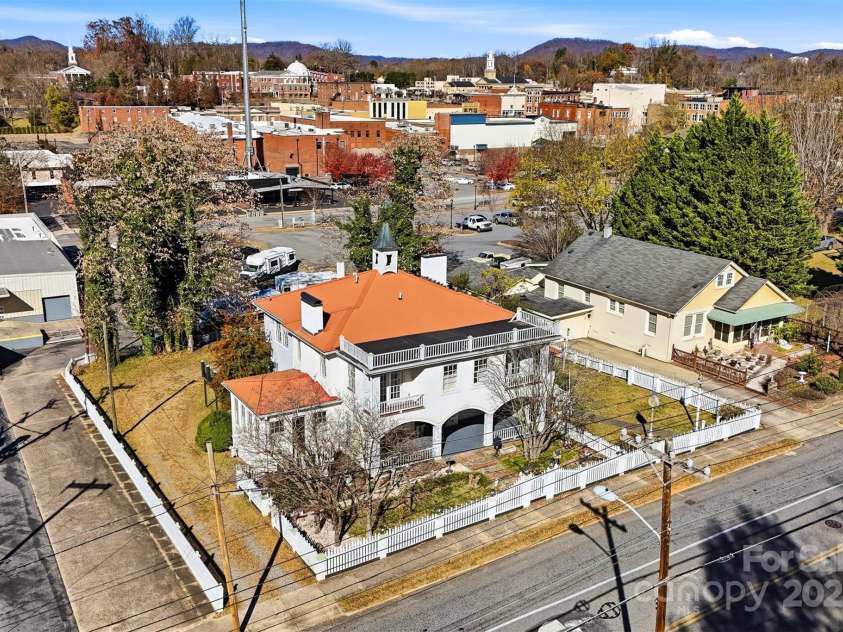 1010 College Avenue, Lenoir, NC 28645.  MLS# CAR4322808, YatesRealty ID 22052. 