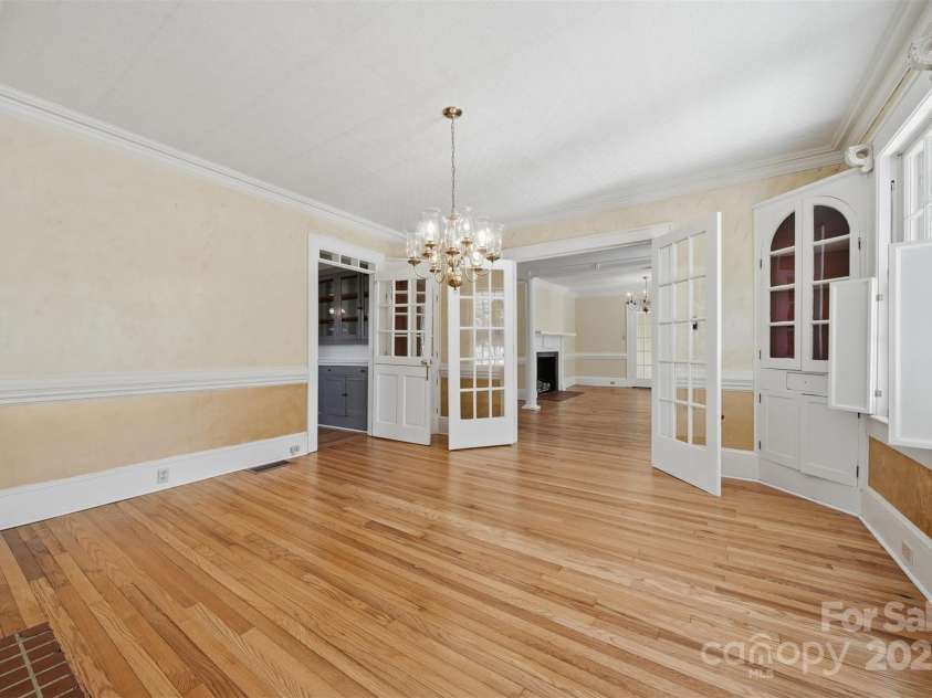 1010 College Avenue, Lenoir, NC 28645.  MLS# CAR4322808, YatesRealty ID 22052. 