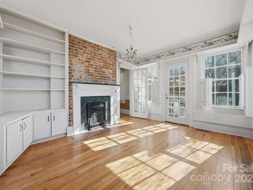 1010 College Avenue, Lenoir, NC 28645.  MLS# CAR4322808, YatesRealty ID 22052. 