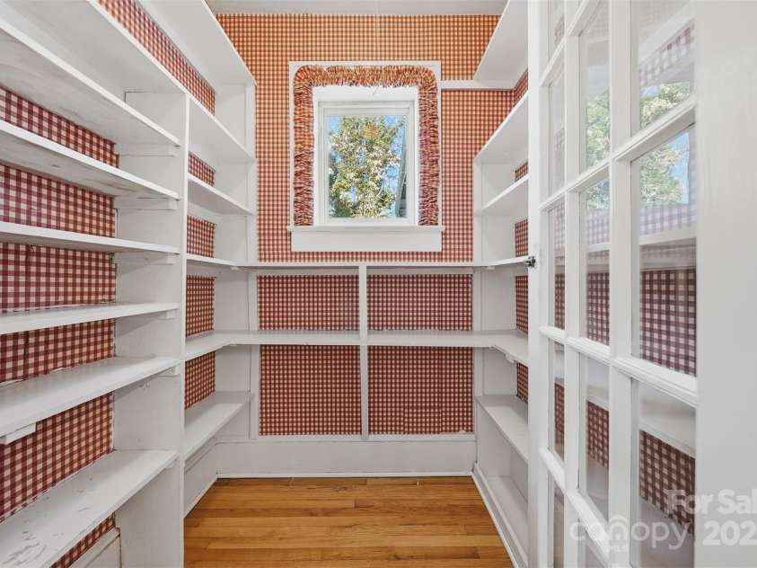 1010 College Avenue, Lenoir, NC 28645.  MLS# CAR4322808, YatesRealty ID 22052. 