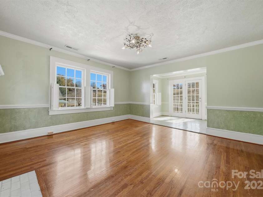 1010 College Avenue, Lenoir, NC 28645.  MLS# CAR4322808, YatesRealty ID 22052. 