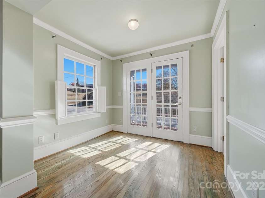 1010 College Avenue, Lenoir, NC 28645.  MLS# CAR4322808, YatesRealty ID 22052. 