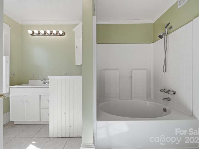 1010 College Avenue, Lenoir, NC 28645.  MLS# CAR4322808, YatesRealty ID 22052. 