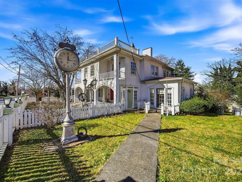 1010 College Avenue, Lenoir, NC 28645.  MLS# CAR4322808, YatesRealty ID 22052. 