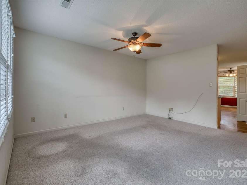 130 24th Street, Hickory, NC 28601.  MLS# CAR4269301, YatesRealty ID 22053. 