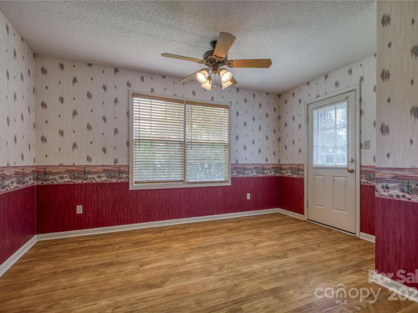 130 24th Street, Hickory, NC 28601.  MLS# CAR4269301, YatesRealty ID 22053. 