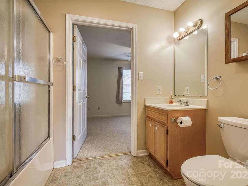 130 24th Street, Hickory, NC 28601.  MLS# CAR4269301, YatesRealty ID 22053. 