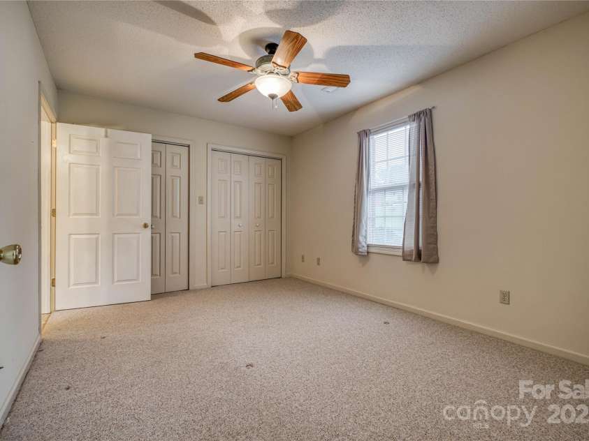 130 24th Street, Hickory, NC 28601.  MLS# CAR4269301, YatesRealty ID 22053. 
