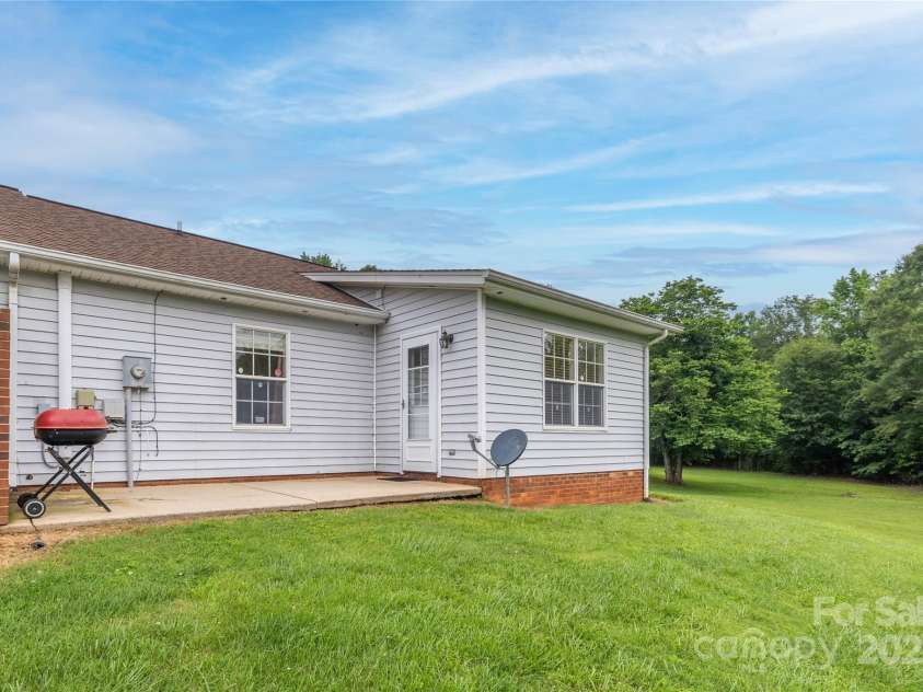 130 24th Street, Hickory, NC 28601.  MLS# CAR4269301, YatesRealty ID 22053. 