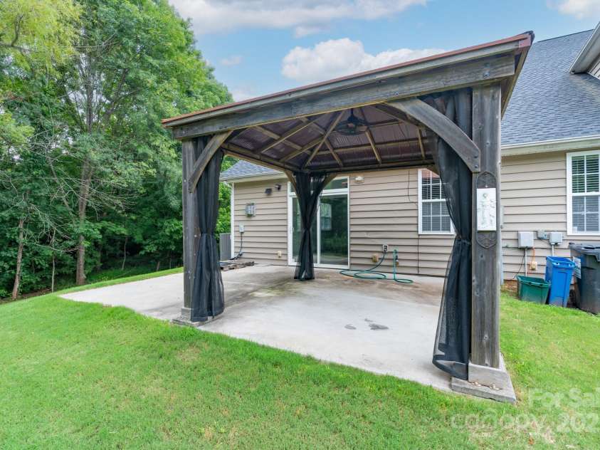 11945 Red Rust Lane, Charlotte, NC 28277.  MLS# CAR4258421, YatesRealty ID 22054. 