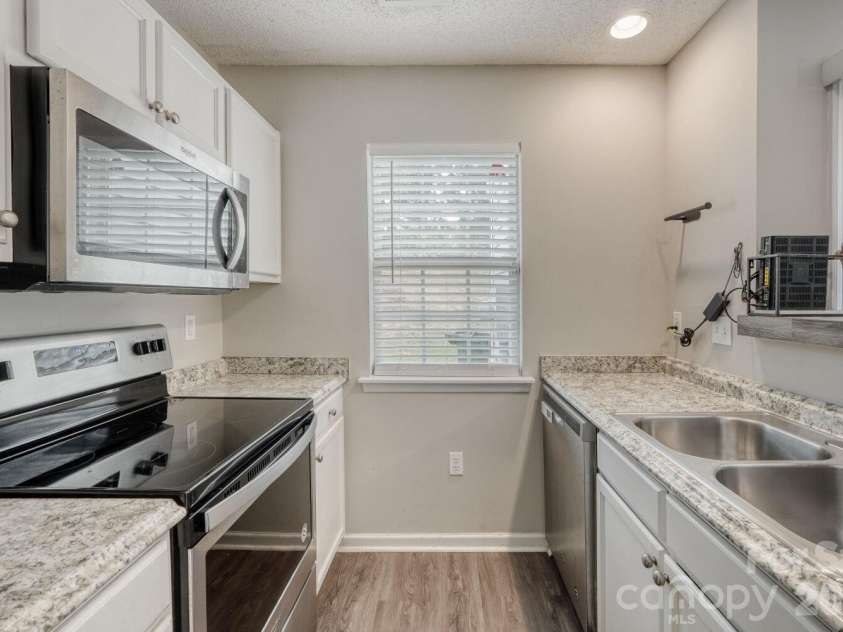 12331 Bluestem Lane, Charlotte, NC 28277.  MLS# CAR4378995, YatesRealty ID 22054. Kitchen