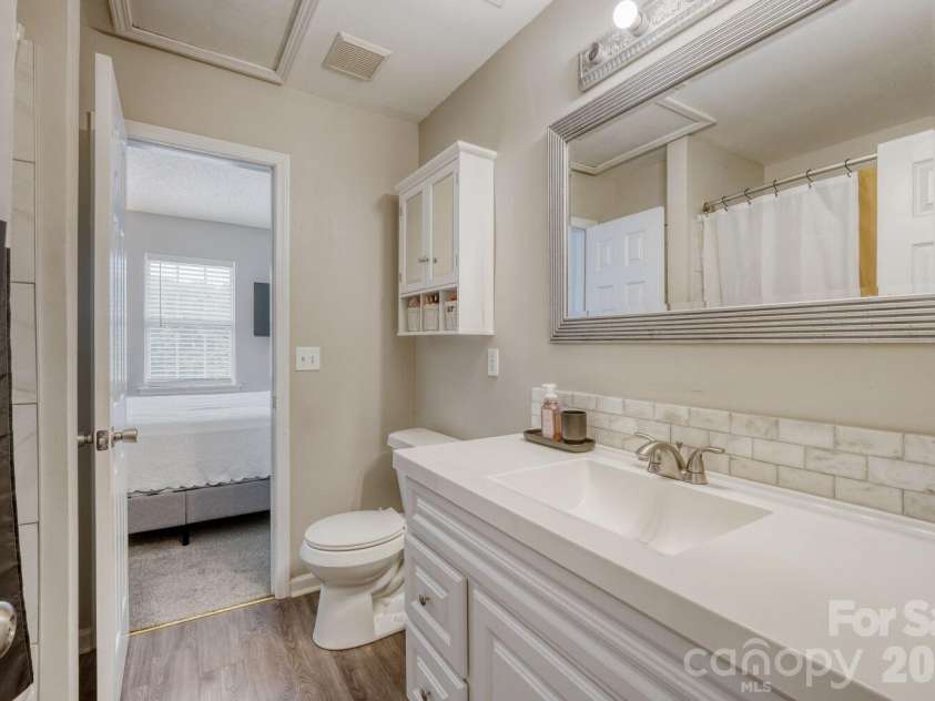 12331 Bluestem Lane, Charlotte, NC 28277.  MLS# CAR4378995, YatesRealty ID 22054. Primary Bathroom