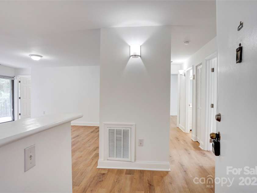 4806 Spring Lake Drive, Charlotte, NC 28212.  MLS# CAR4270861, YatesRealty ID 22056. 