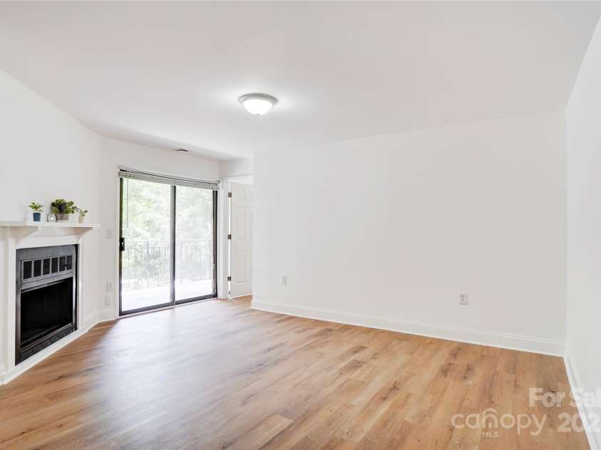 4806 Spring Lake Drive, Charlotte, NC 28212.  MLS# CAR4270861, YatesRealty ID 22056. 