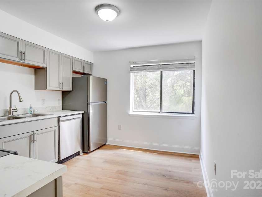 4806 Spring Lake Drive, Charlotte, NC 28212.  MLS# CAR4270861, YatesRealty ID 22056. 