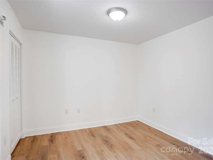 4806 Spring Lake Drive, Charlotte, NC 28212.  MLS# CAR4270861, YatesRealty ID 22056. 