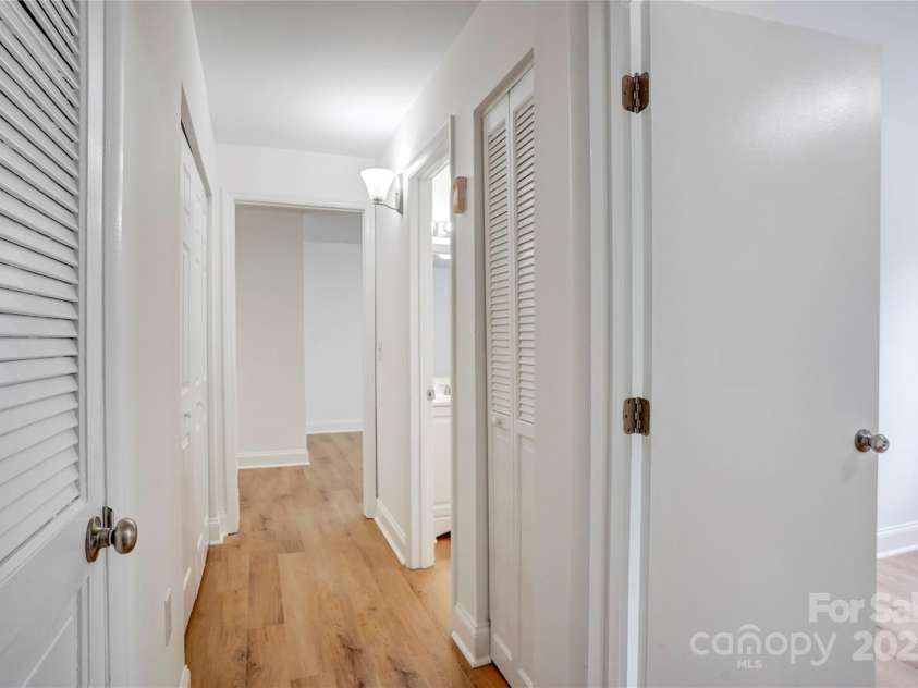 4806 Spring Lake Drive, Charlotte, NC 28212.  MLS# CAR4270861, YatesRealty ID 22056. 