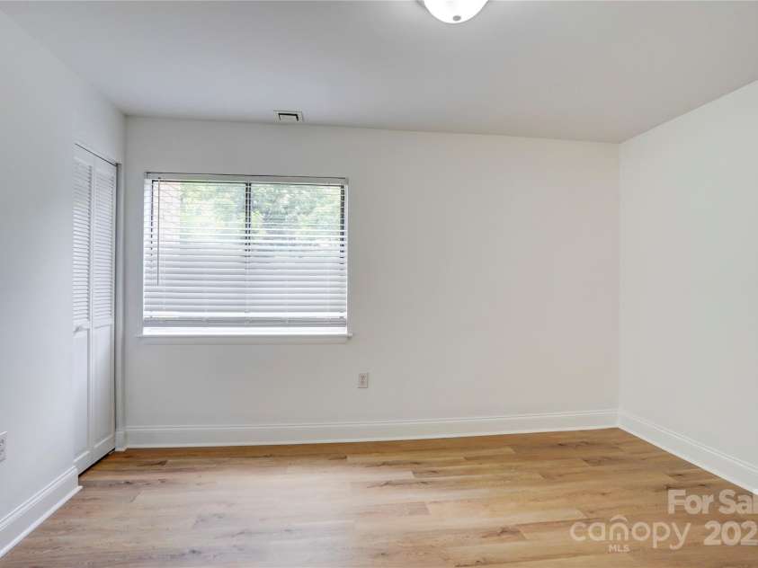 4806 Spring Lake Drive, Charlotte, NC 28212.  MLS# CAR4270861, YatesRealty ID 22056. 
