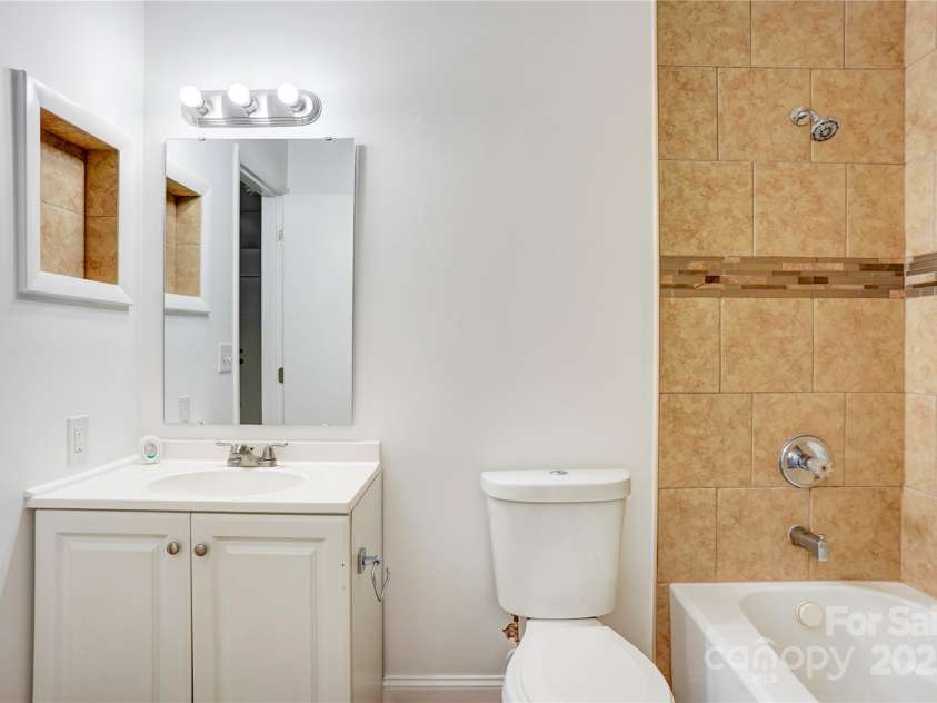 4806 Spring Lake Drive, Charlotte, NC 28212.  MLS# CAR4270861, YatesRealty ID 22056. 