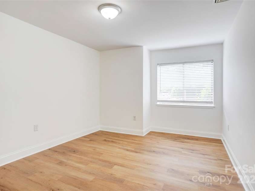 4806 Spring Lake Drive, Charlotte, NC 28212.  MLS# CAR4270861, YatesRealty ID 22056. 