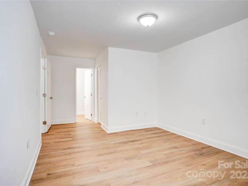 4806 Spring Lake Drive, Charlotte, NC 28212.  MLS# CAR4270861, YatesRealty ID 22056. 