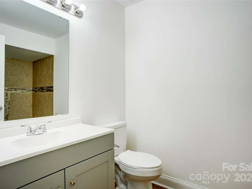 4806 Spring Lake Drive, Charlotte, NC 28212.  MLS# CAR4270861, YatesRealty ID 22056. 