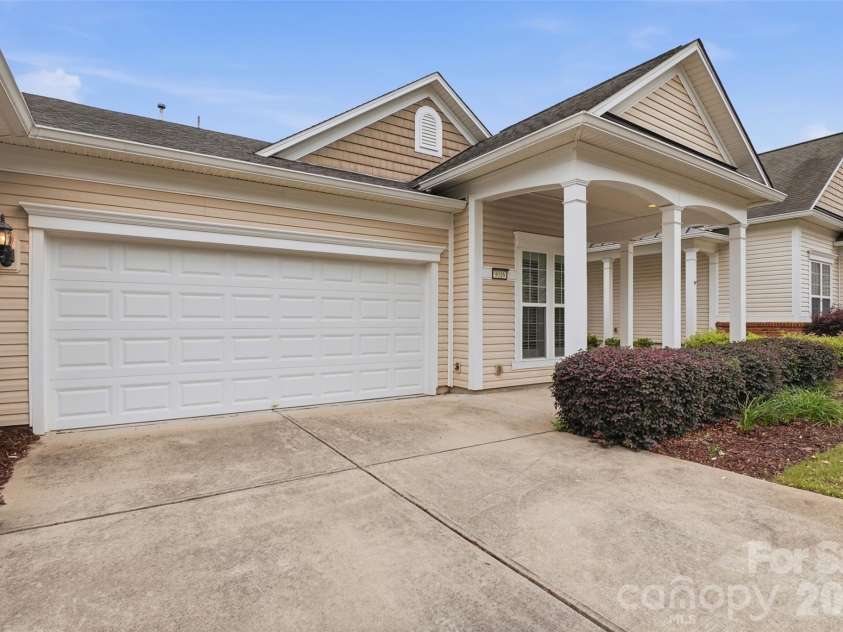 9016 Smokey Hill Lane, Fort Mill, SC 29707.  MLS# CAR4379409, YatesRealty ID 22056. 
