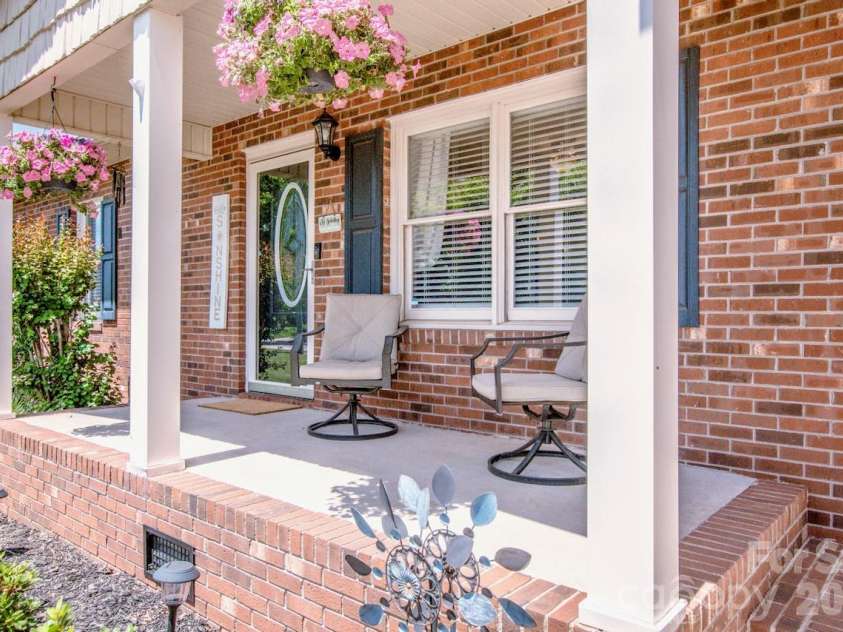 2426 Ashford Drive, Newton, NC 28658.  MLS# CAR4382287, YatesRealty ID 22057. 