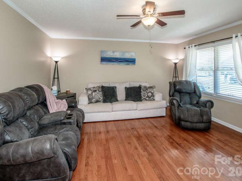 2426 Ashford Drive, Newton, NC 28658.  MLS# CAR4382287, YatesRealty ID 22057. 
