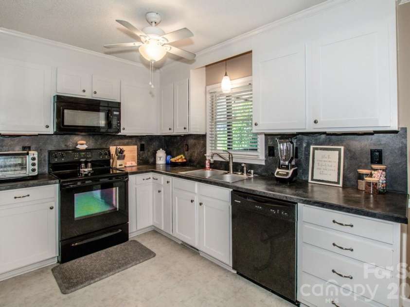 2426 Ashford Drive, Newton, NC 28658.  MLS# CAR4382287, YatesRealty ID 22057. 