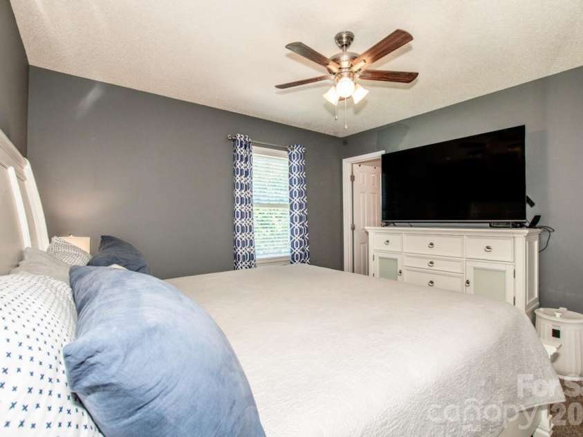 2426 Ashford Drive, Newton, NC 28658.  MLS# CAR4382287, YatesRealty ID 22057. 
