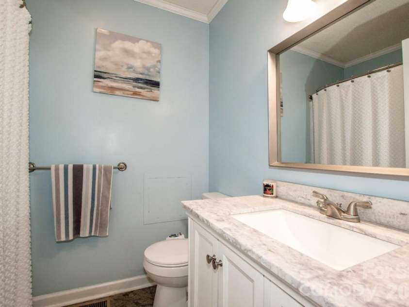2426 Ashford Drive, Newton, NC 28658.  MLS# CAR4382287, YatesRealty ID 22057. 