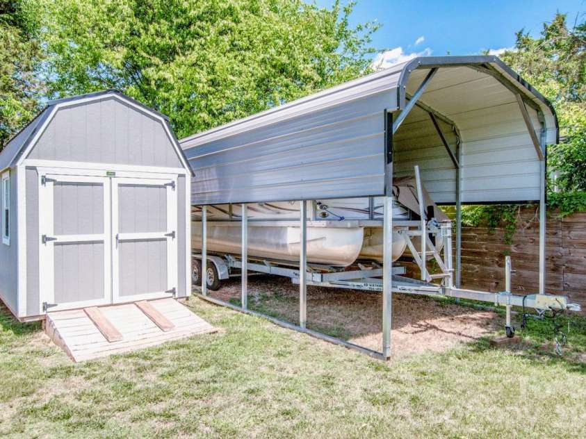 2426 Ashford Drive, Newton, NC 28658.  MLS# CAR4382287, YatesRealty ID 22057. 