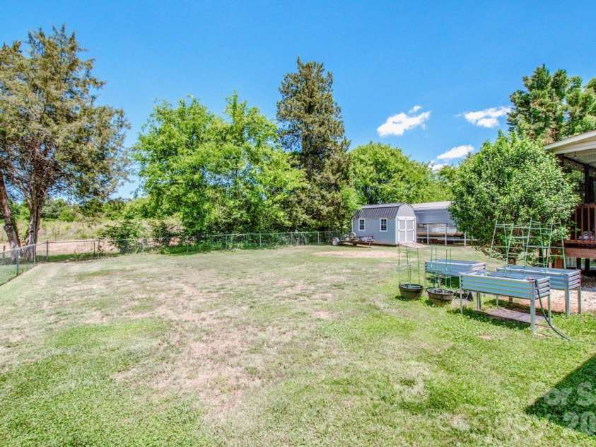 2426 Ashford Drive, Newton, NC 28658.  MLS# CAR4382287, YatesRealty ID 22057. 