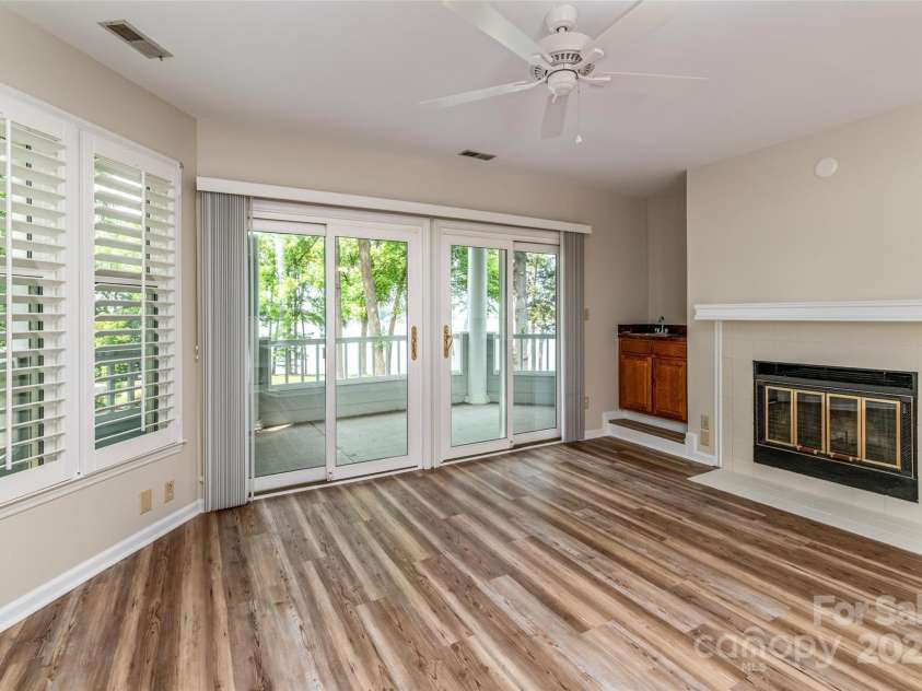 302 Northwest Drive, Davidson, NC 28036.  MLS# CAR4261472, YatesRealty ID 22057. 