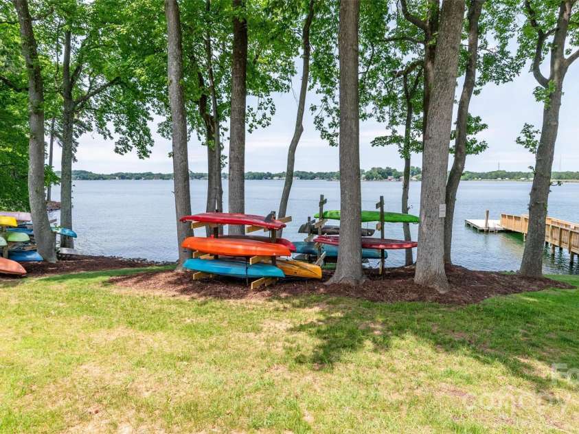 302 Northwest Drive, Davidson, NC 28036.  MLS# CAR4261472, YatesRealty ID 22057. 