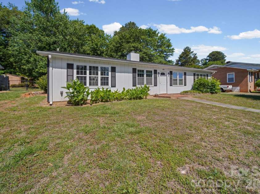604 Leander Street, Shelby, NC 28152.  MLS# CAR4382388, YatesRealty ID 22058. 