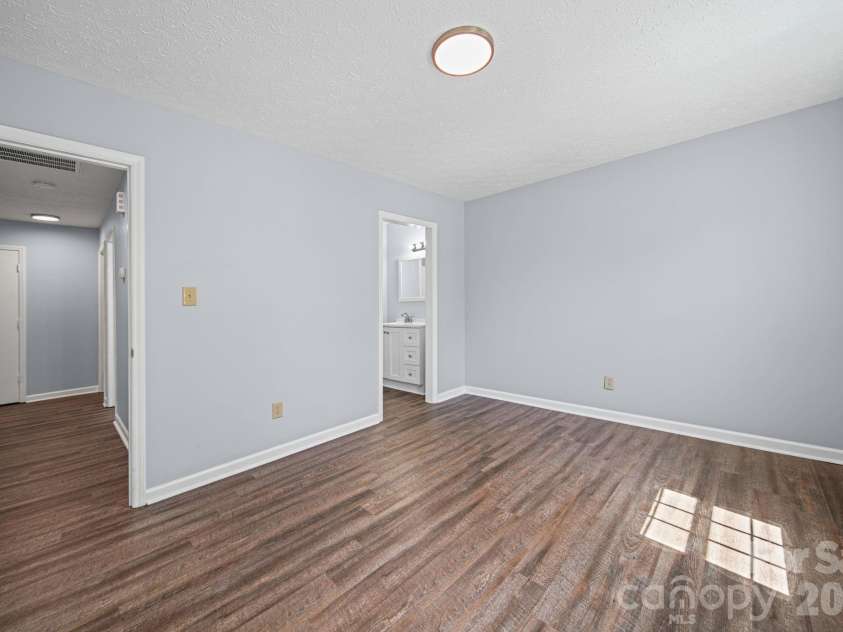 604 Leander Street, Shelby, NC 28152.  MLS# CAR4382388, YatesRealty ID 22058. 