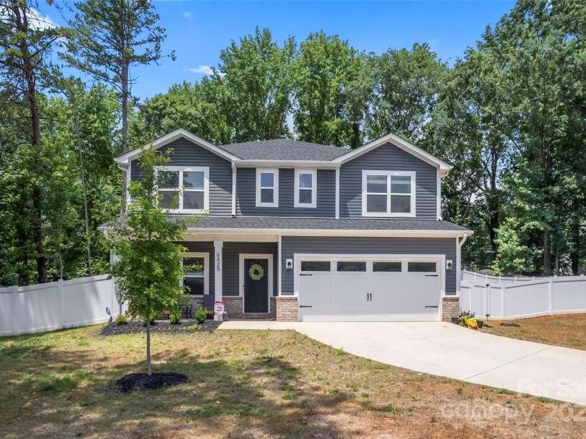 6425 Pamela Street, Huntersville, NC 28078.  MLS# CAR4271629, YatesRealty ID 22058. 