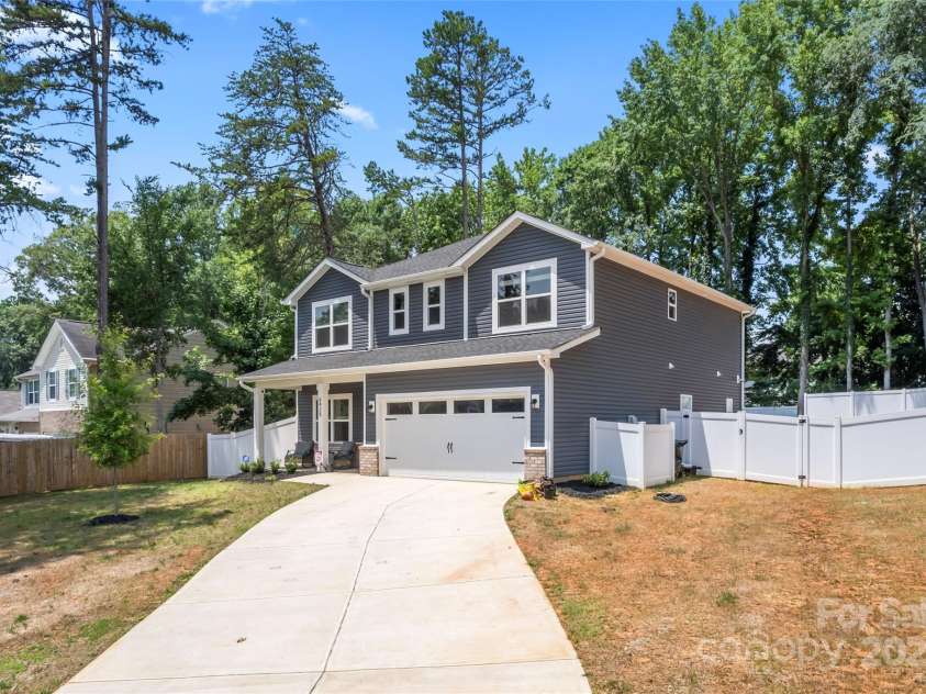 6425 Pamela Street, Huntersville, NC 28078.  MLS# CAR4271629, YatesRealty ID 22058. 