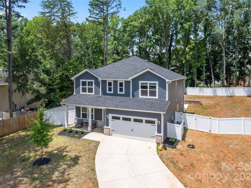 6425 Pamela Street, Huntersville, NC 28078.  MLS# CAR4271629, YatesRealty ID 22058. 